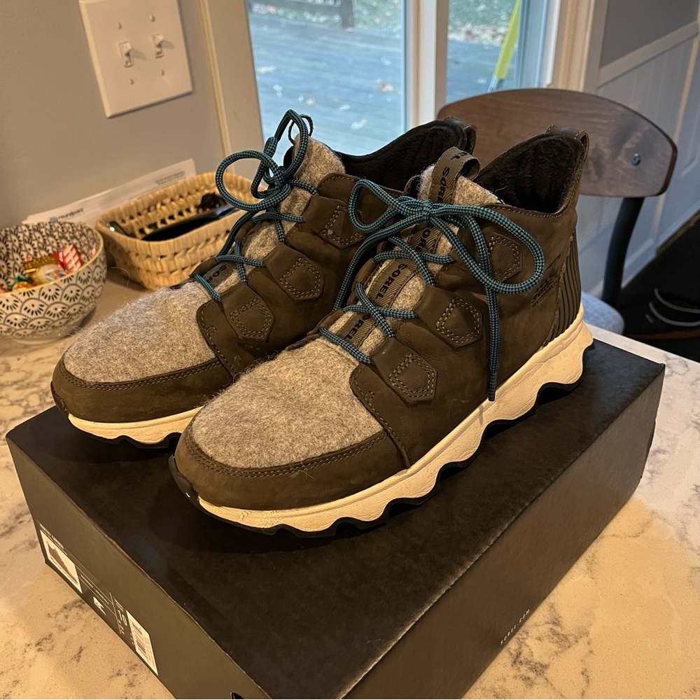 Sorel Kinetic Caribou sneaker boots